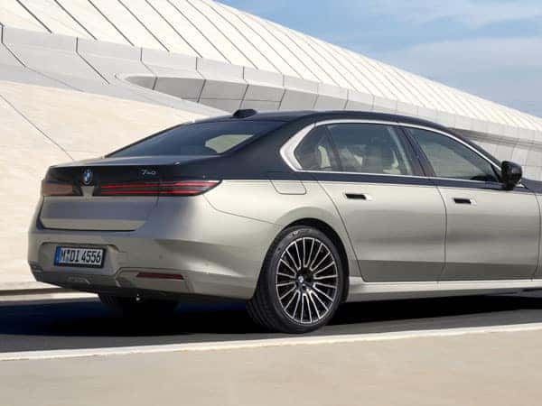 2027 BMW 7 Series Rear Angle