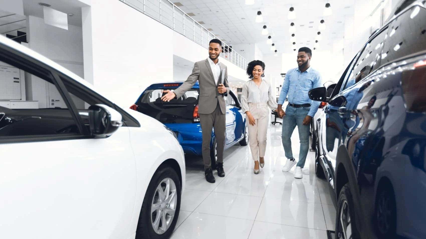 Couple_Car_Shopping