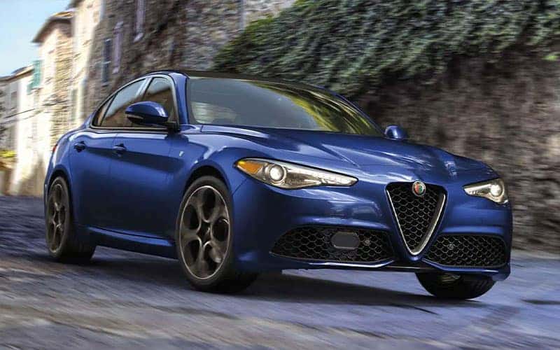 Alfa Romeo Giulia 2022, interni, motori, luci LED