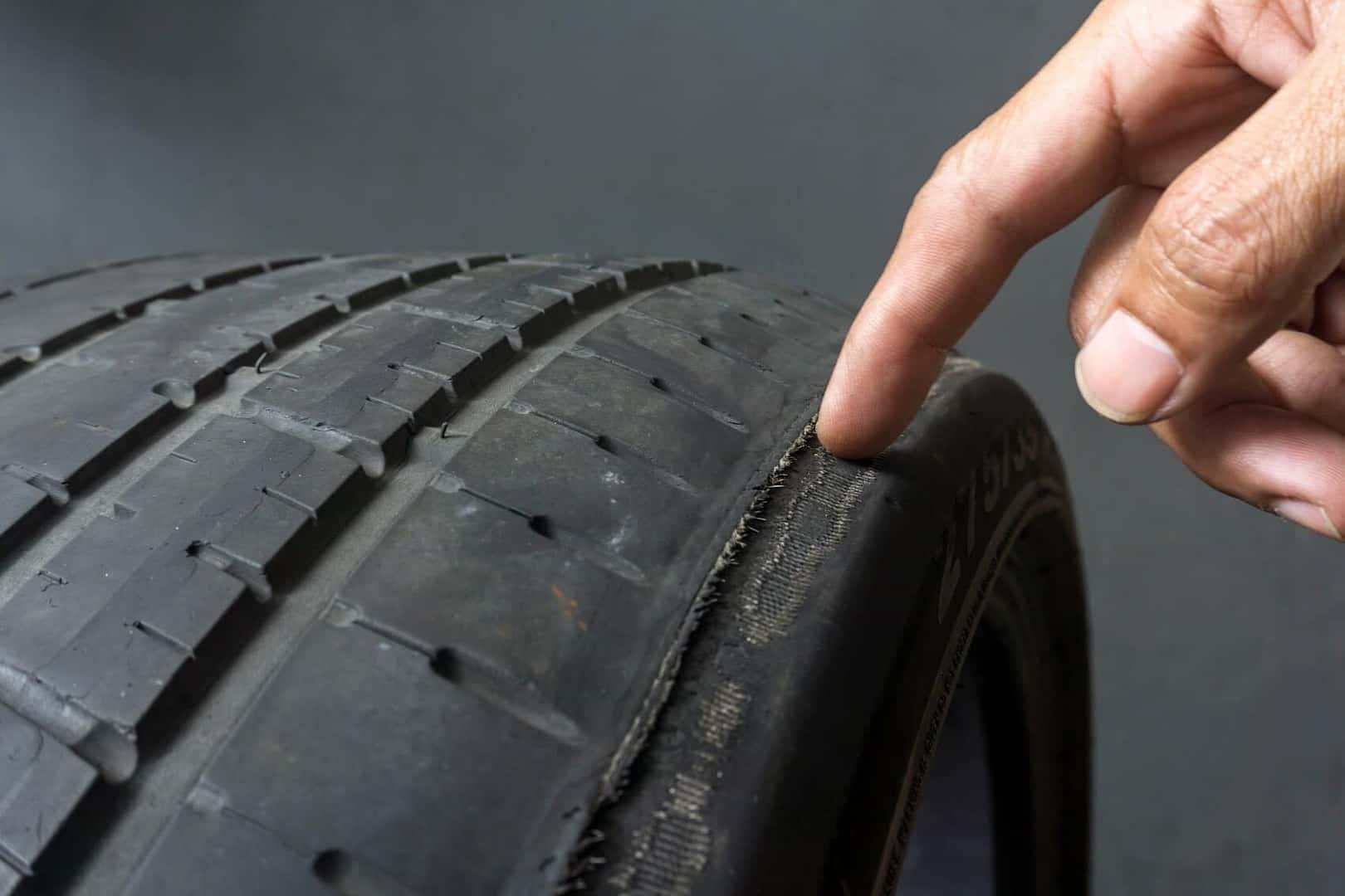 Signs of Tire Service