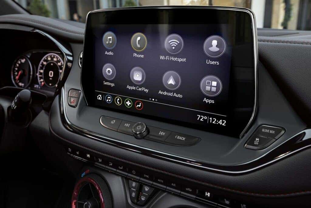 Passenger side view of 8-inch-diagonal digital touchscreen in 2024 Chevrolet Equinox.
