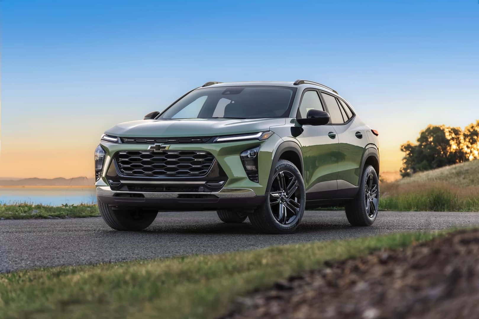 2024 Cacti Green Chevrolet Trax Activ front view