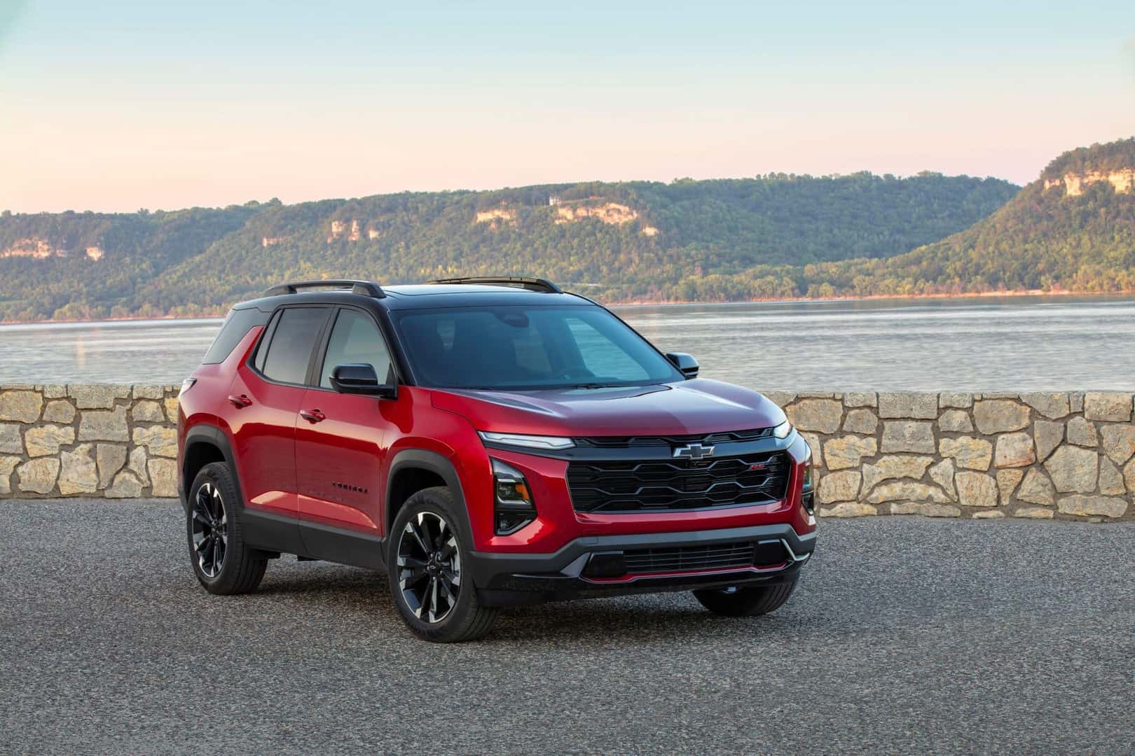 2025 Chevrolet Equinox RS front and passenger side view
