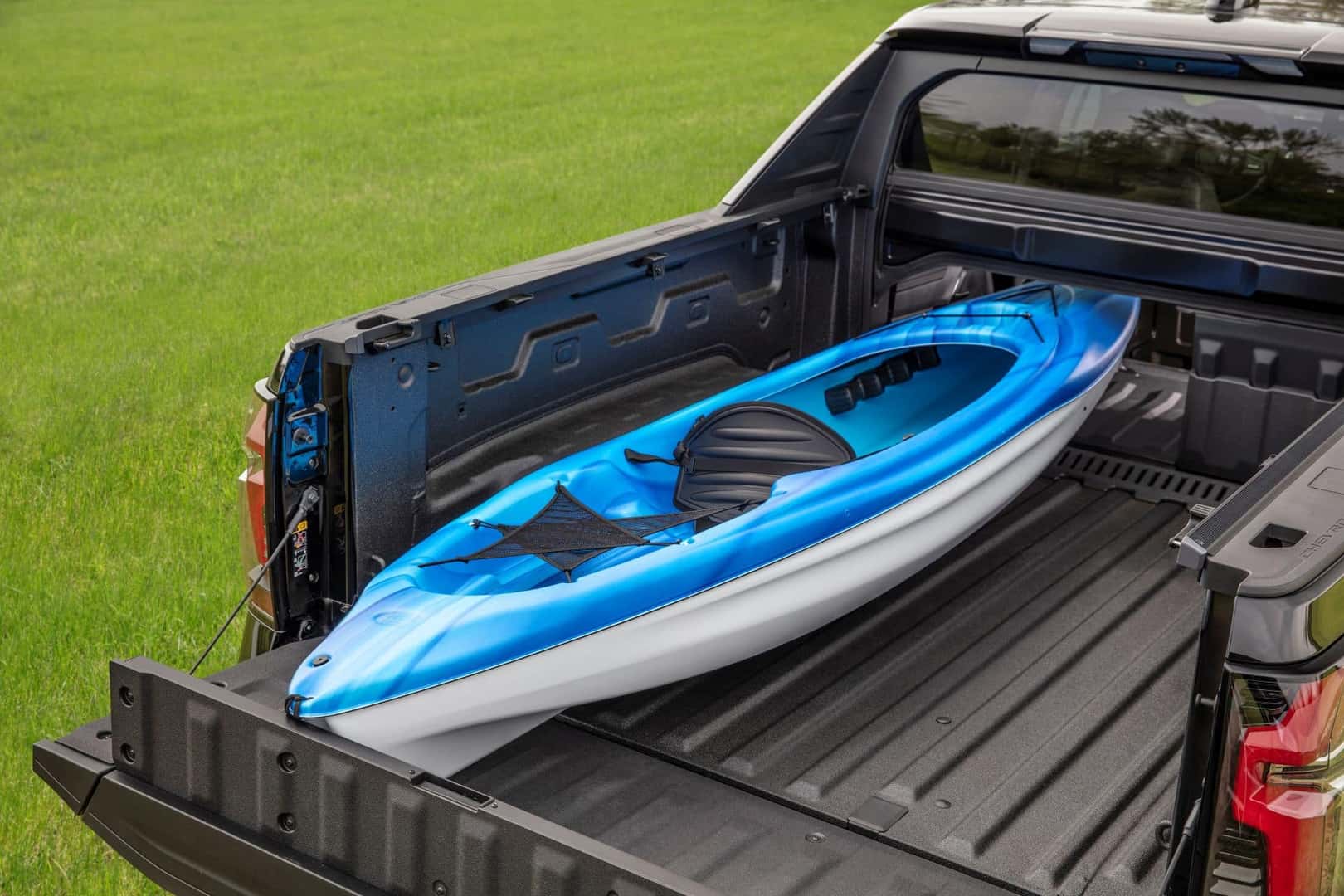 Spacious Bed's Capacity Of Awesome 2024 Silverado EV