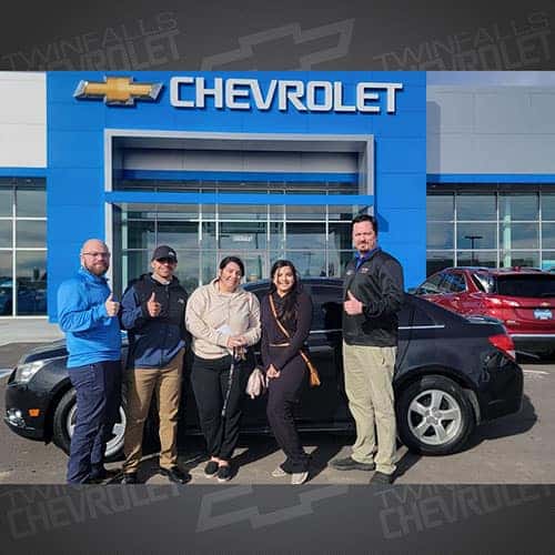 Alondra, from Wendell, Idaho with her Black Granite Metallic 2014 Chevy Cruze 1LT and Purchase Advisor Gustavo 'Goose' Ceron at Twin Falls Chevy