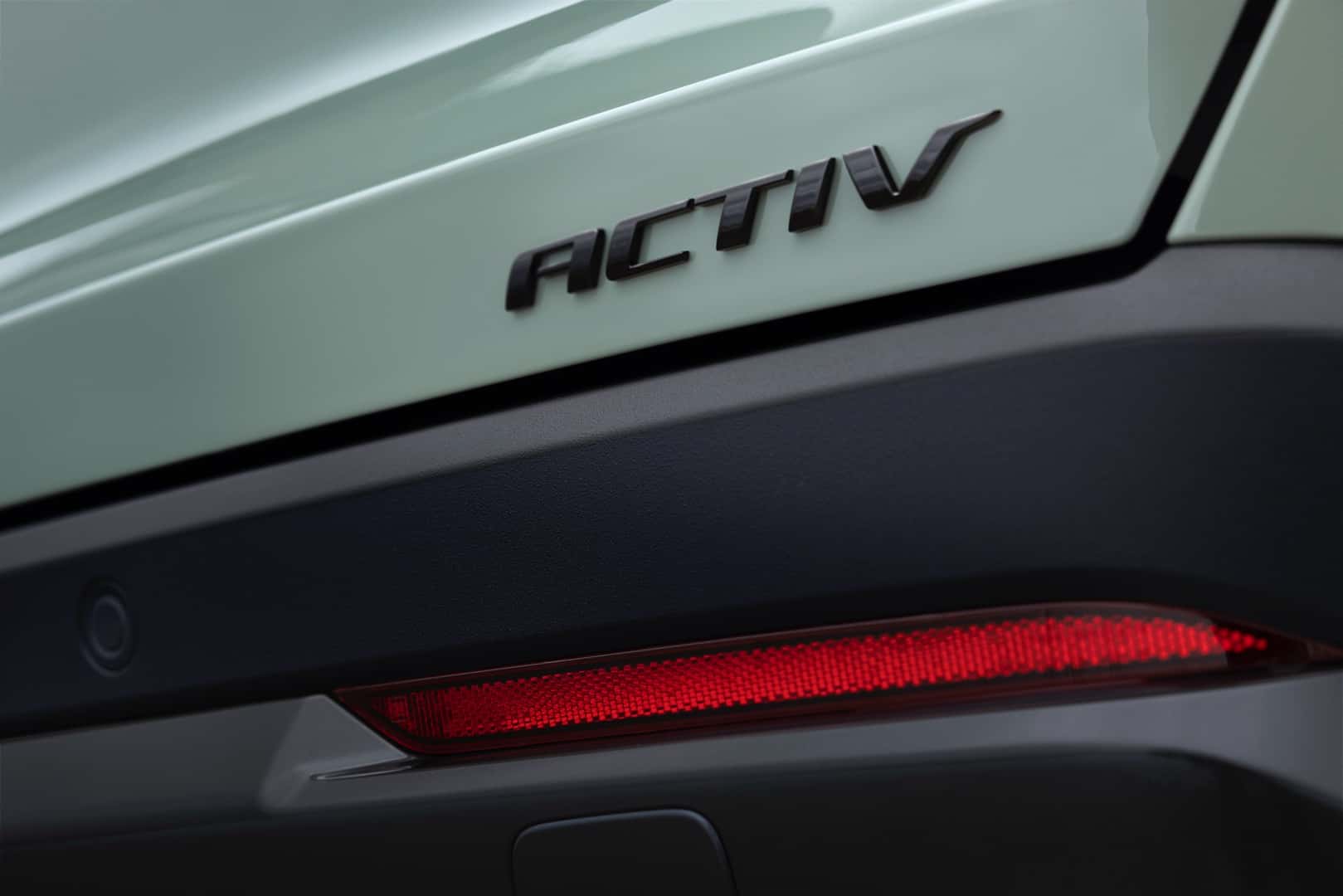 2025 Chevrolet Equinox Activ Badging