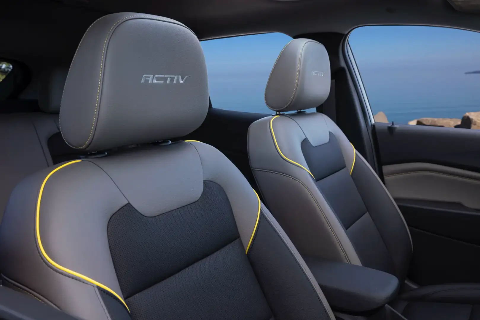 2024 Chevrolet Trax Activ front row seats