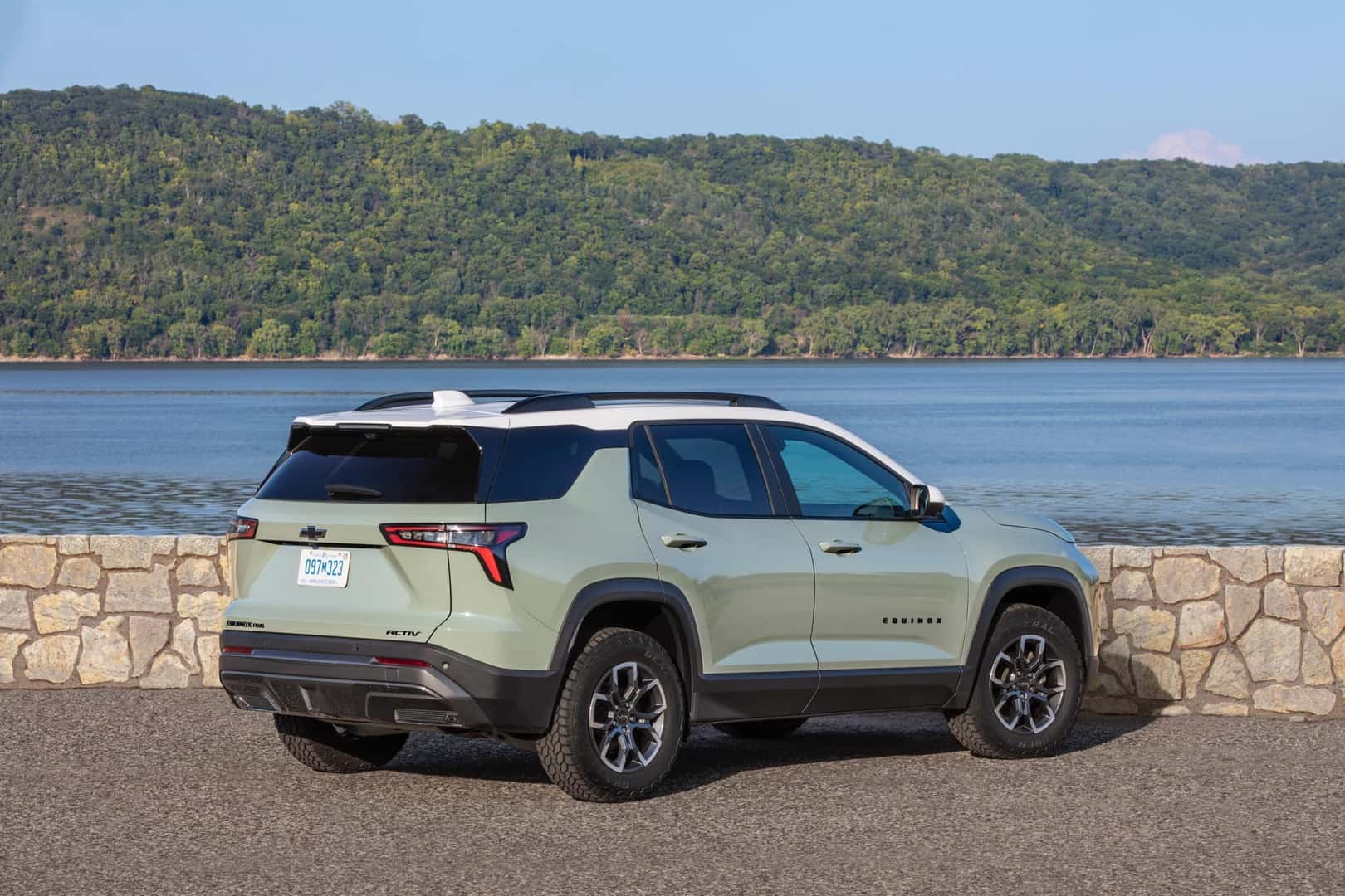 2025 Chevrolet Equinox Rear Profile